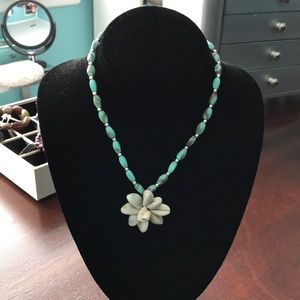 Beautiful Shell Necklace Blue Tan Clasp Top Beach Turquoise Blue Color Shells